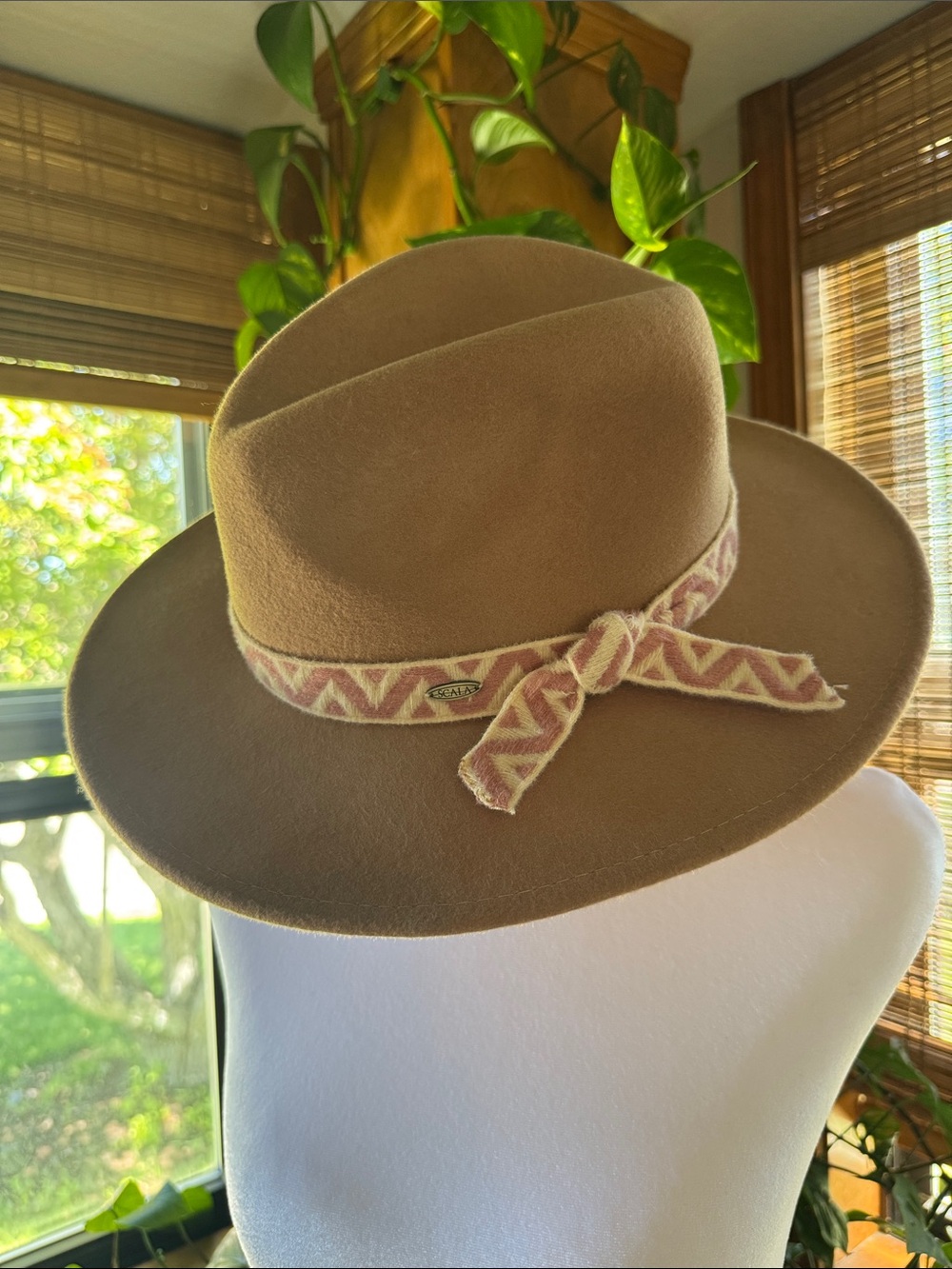 Scala Zane Taupe Wool Felt Cowboy Hat with Pink Aztec Band - Like New fall